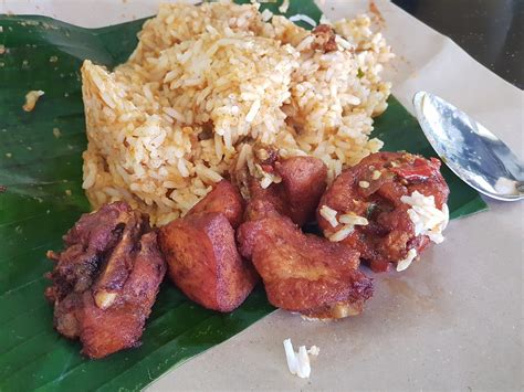 Warung cikgu is hailed for its nasi manggey which has fried chicken, or ayam cincang berempah more specifically. 青蛙生活点滴 Froggy's Bits of Life: 吉兰丹炸鸡饭 Nasi MManggey & 椰子奶昔 ...