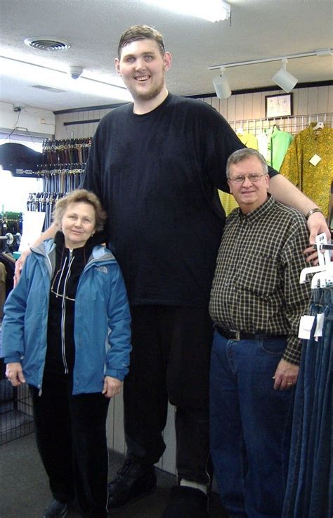 Top 10 Tallest People Currently Alive Tall Guys Tall People Giant