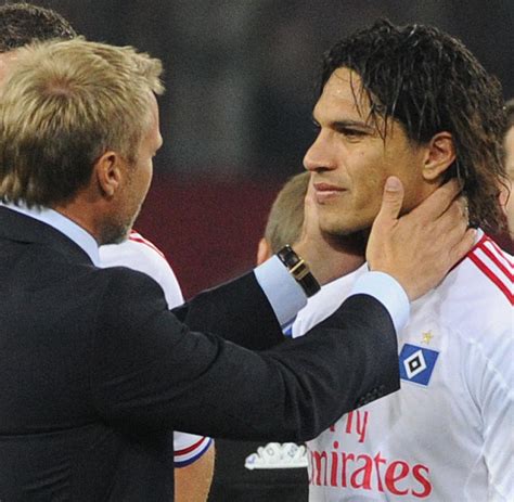 Born 1 january 1984) is a peruvian footballer who plays as a striker for brazilian club flamengo and the peru national team. Phase im Herbst 2009: HSV-Stürmer Paolo Guerrero - "Ich ...