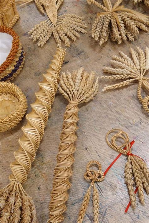 Straw Plaiting In 2023 Straw Weaving Straw Crafts Wire Crochet Jewelry