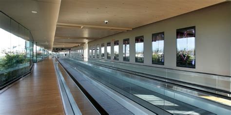 If you stand on the walkway as it moves, how long will it take to transport you 280 feet? The new Moving Walkway of Marco Polo Airport in Venice ...