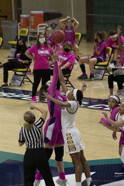 Uncw Wbb Welcomes Newcomers And Prepares For The Season The Seahawk