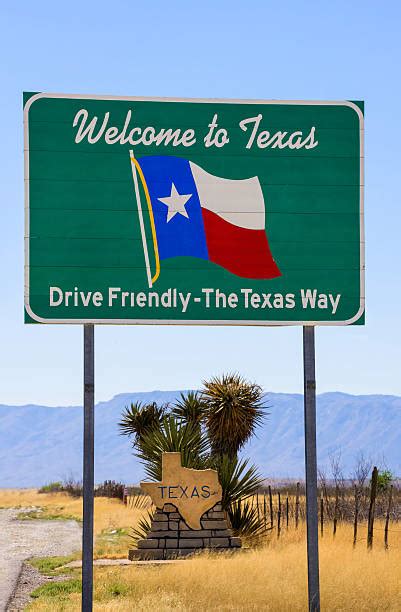 70 Welcome To Texas Roadside Sign Stock Photos Pictures And Royalty