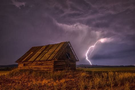 Takie rzeczy można sprawdzić na meteorologicznych stronach internetowych. Gdzie jest burza 10.07.2018? IMGW ostrzega przed gwałtownymi opadami deszczu i burzami w ...