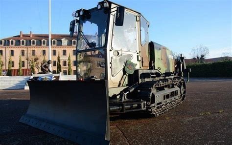 Focus Sur Le Bulldozer Aérolargable Militaire Nouveautés Matériel Tp And Btp Europe Tp