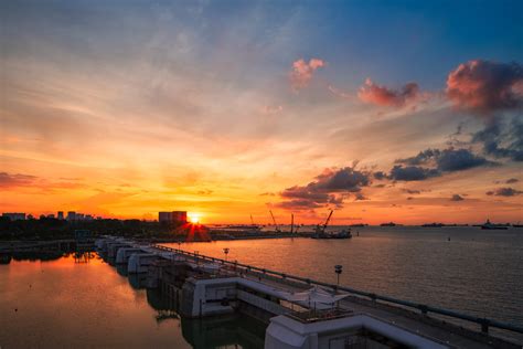 Sunrise From Marina Barrage 2nd Take The Marina Barrage Is Flickr