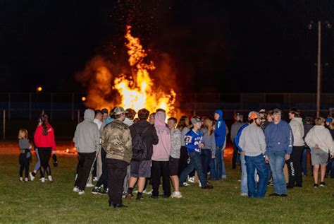 Homecoming 2022 Bonfire Merrill Foto News