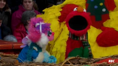 Elmo Sings At Thanksgiving Parade Nothings Gonna Bring Us Down