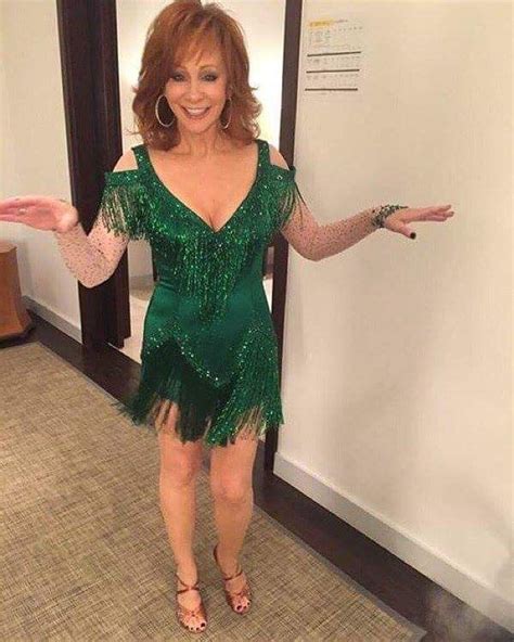 Reba Mcentire Daily Mcentiredaily Country Female Singers Reba Mcentire Gorgeous Redhead