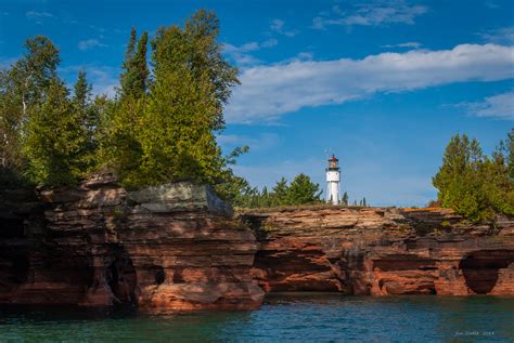 You Can Volunteer to Stay in and Run a Wisconsin Lighthouse