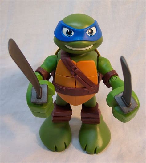 Teenage Mutant Ninja Turtles Talking Leonardo Turtle Plastic Action