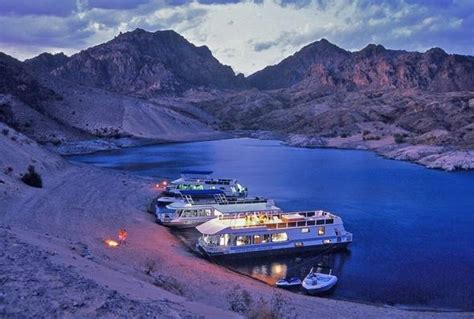 Cruise Into 2011 Aboard A Houseboat On Lake Mead Haute Living