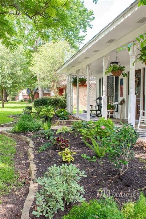 Sprucing Up The Front Porch And Flower Beds Front Flower