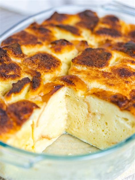Het lekkerste recept voor zelfgemaakte satésaus met maar 5 ingredienten!. Custard Bread Pudding with Vanilla Sauce | Recipe | Custard bread pudding, Delicious desserts ...