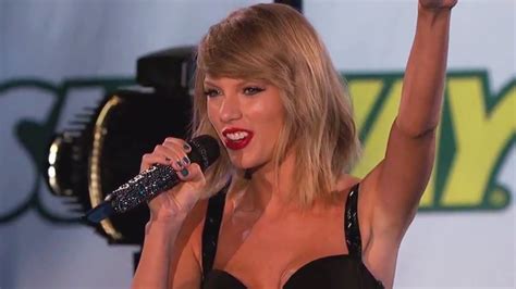 Taylor Swifts Out Of The Woods Performance On Jimmy Kimmel Live