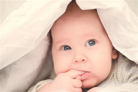 ¿qué Pasa Si Un Bebé Se Chupa El Dedo Criar Con Sentido Común