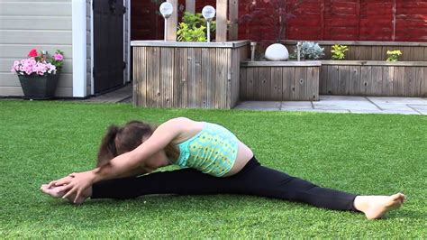 Learn How To Stretch To Do The Splits Youtube