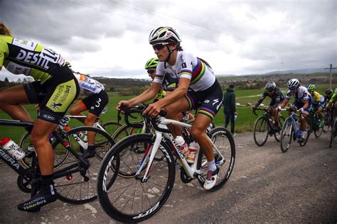 Lizzie Armitstead Turns Super Domestique As Bujak Wins Gp Plouay Cycling Weekly