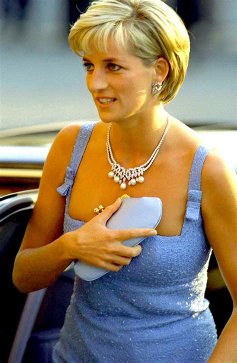Princess Diana S Famous Clutch Cleavage Bags Revealed