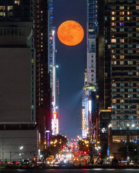 The Moon In New York Dido Beautiful Sky Pictures Beautiful Locations