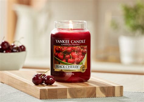 Yankee Candle Large Jar Black Cherry Cardzone