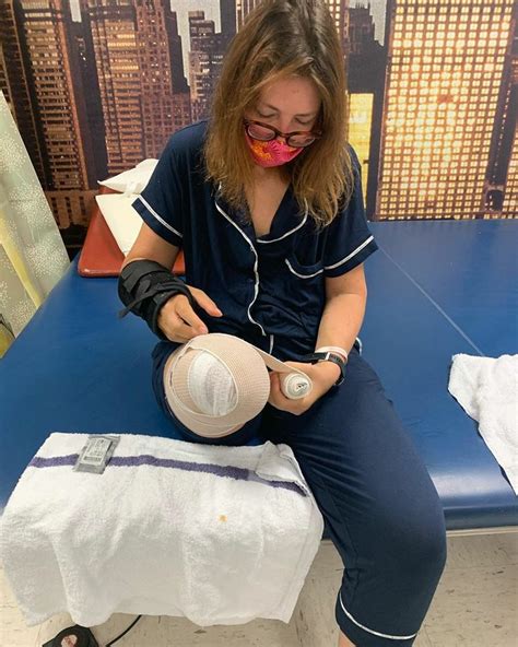 this poor nurse lost her leg in a dui here she is bandaging her new stump in 2020 fashion