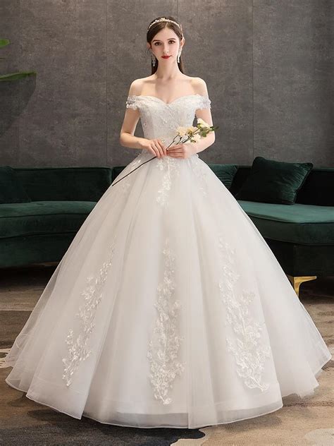 A Guide To The Most Marvelous Off The Shoulder Wedding Dresses The