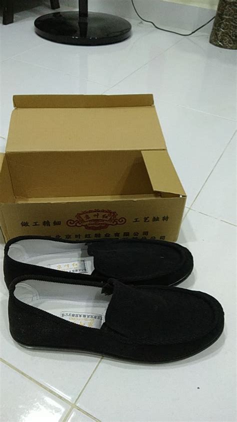 Jadi jika nak beli kasut dari luar negara, kena tahu saiz kasut euro ke malaysia supaya tidak salah kena tahu saiz kasut uk convery malaysia bersamaan dengan berapa, begitu juga dengan saiz kasut korea dengan malaysia dan sebagainya. {STOK MALAYSIA} Kasut Sarung Lelaki Kain Baldu Tapak Getah ...