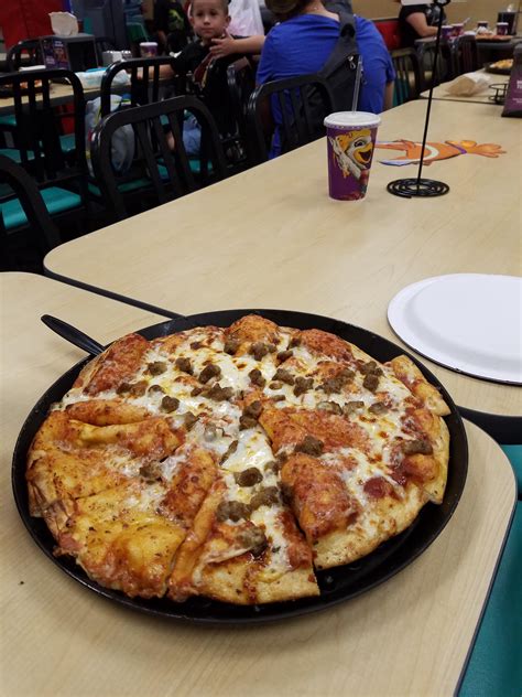 Youtuber Claims Chuck E Cheeses Pizza Made With Recycled Slices