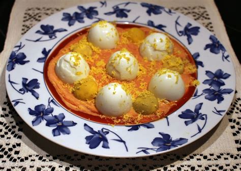 Descubre como elaborar unos huevos rellenos con mayonesa ybarra de una forma original. cocina-tradicional.es | Huevos rellenos Madrina