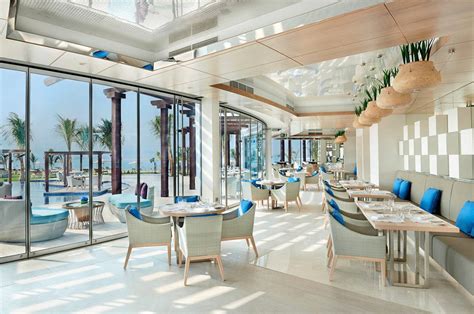 Occupying a magnificent location on the iconic palm jumeirah, this elegant dubai resort features an inviting. Waldorf Astoria Hotel Dubai Palm Jumeirah - 5 star luxury ...