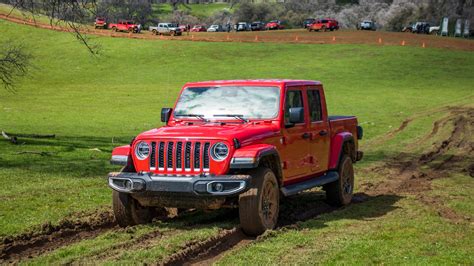 2020 Jeep Gladiator Review Master Of The Midsize Pickup Truck Arena