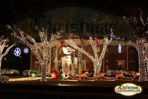The décor is complete with swans, delicate flowers and velvet bows, all in. 10 Houses in Texas With Amazing Christmas Decorations