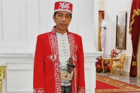 Jokowi Pakai Baju Adat Dolomani Pada Peringatan HUT Ke 77 RI