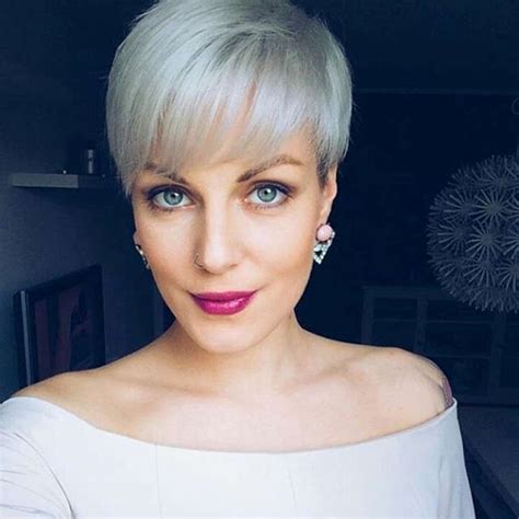 It will give an ultra modern. Straight Grey Short Hairstyles for Women 2017 - HAIRSTYLES