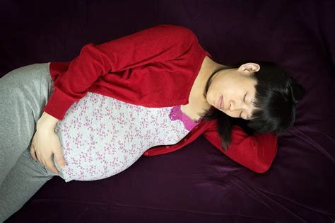 top 10 tips for pregnant women to get a good night s sleep