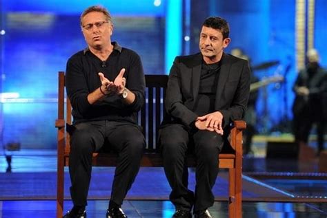 Paolo bonolis è sposato con sonia bruganelli (47 anni) dal 2002. Paolo Bonolis e Luca Laurenti: netto calo di Music ...