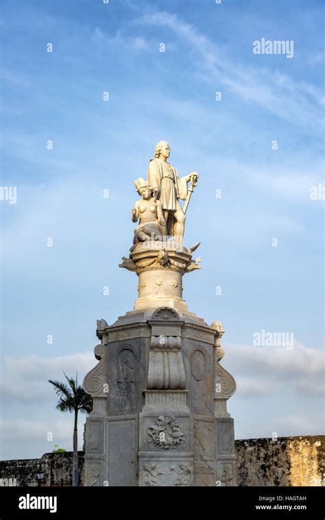 Statue Of Christopher Columbus In Cartagena Colombia Stock Photo Alamy