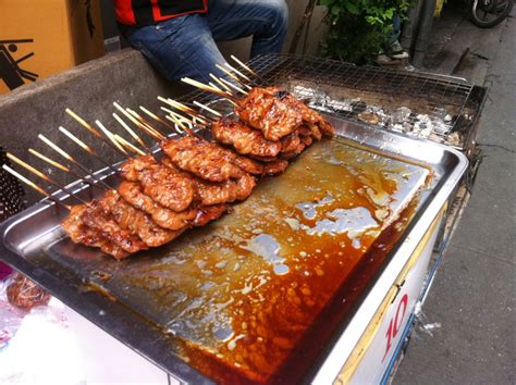 Moo ping (thai grilled pork skewers) is a popular thai street food that you can easily find in every market in thailand. The ultimate guide to Bangkok's best street food