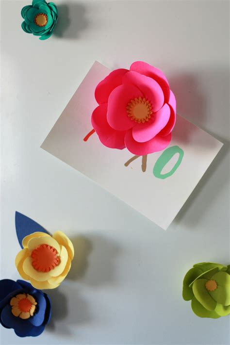 Play with making lovely paper blooms in a variety of hues, sizes, and shapes. 3D PAPER FLOWER MAGNETS WITH CRICUT | EVERYDAY JENNY