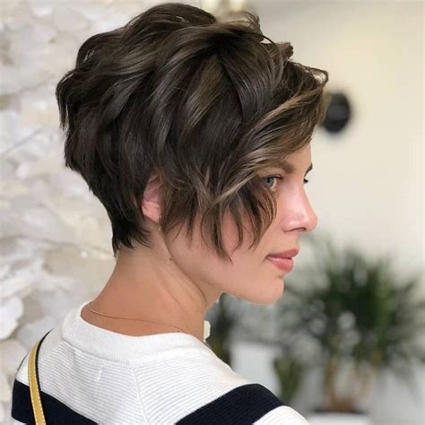 Thinning hair and brittle textures are a challenge with short hairstyles for older women. 10 Easy Everyday Hairstyles for Short Straight Hair ...