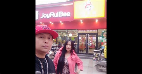Watch Pinoy Couple Spots Copycat Jollibee In China The Pinoy Ofw