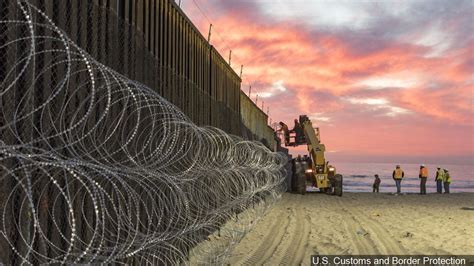 Border Agents Install Razor Wire At El Paso Bridges