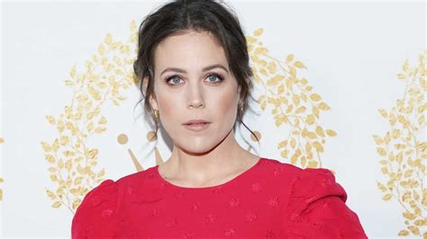 That means you can open your laptop or pc and use your favorite browser to if you are in canada, you can watch the grammy awards online through the official site of citytv. 'When Calls the Heart' Star Erin Krakow Breaks Social ...