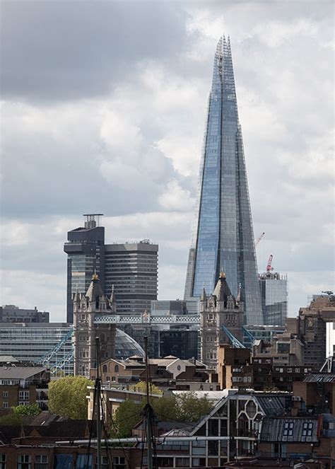 Daredevil Climbs The Shard In London With Seemingly No Safety Harness
