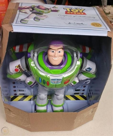 Thinkway Toy Story Signature Collection Buzz Lightyear Talking Figure