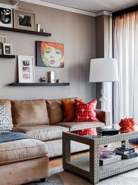 Come arredare la parete del divano | Living room shelves, Wall decor
