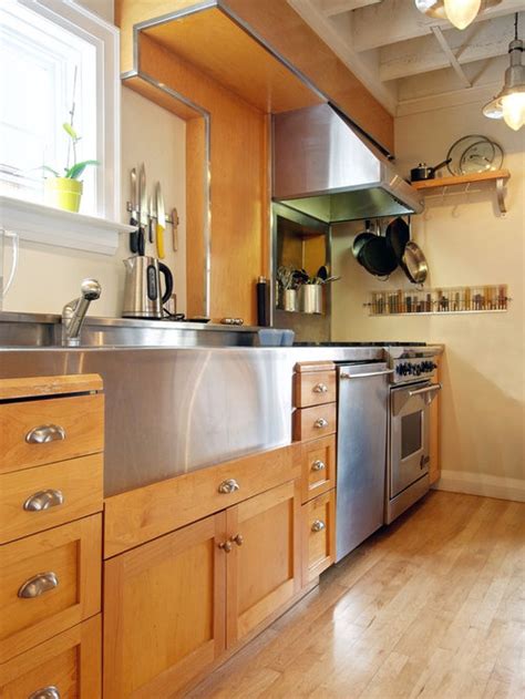 Our stunning fireclay, crafted stainless steel, and copper kitchen farmhouse sinks are a bold addition to any home. Stainless Steel Farmhouse Sink | Houzz