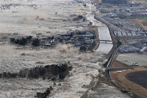 Japan Earthquake Eyewitness Accounts Capture Japans Tsunami After