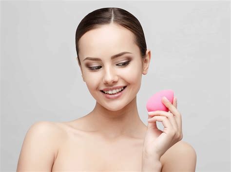 How To Use A Makeup Blending Sponge To Apply Foundation Lucy Tries It
